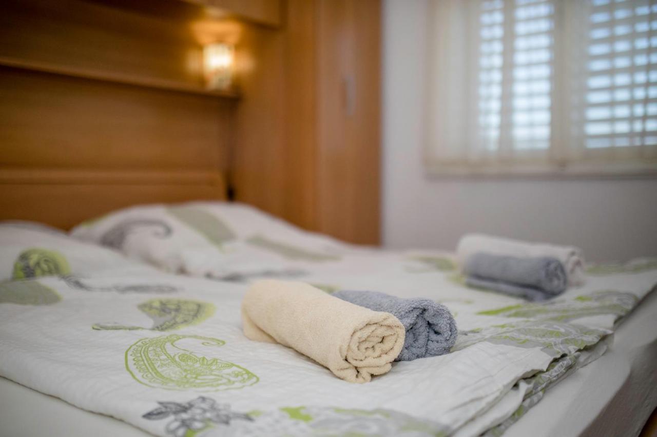 Apartments And Rooms Bolero 라브 외부 사진